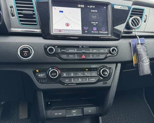 Серый Киа Niro, объемом двигателя 0 л и пробегом 143 тыс. км за 19100 $, фото 2 на Automoto.ua