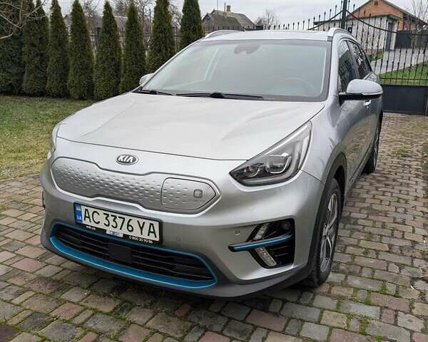 Серый Киа Niro, объемом двигателя 0 л и пробегом 142 тыс. км за 18800 $, фото 2 на Automoto.ua