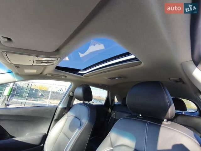 Сірий Кіа Niro, об'ємом двигуна 0 л та пробігом 154 тис. км за 18000 $, фото 23 на Automoto.ua