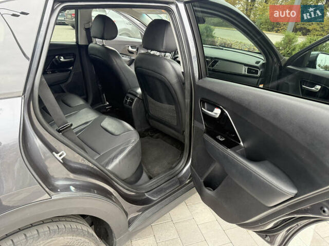 Сірий Кіа Niro, об'ємом двигуна 0 л та пробігом 66 тис. км за 16900 $, фото 9 на Automoto.ua