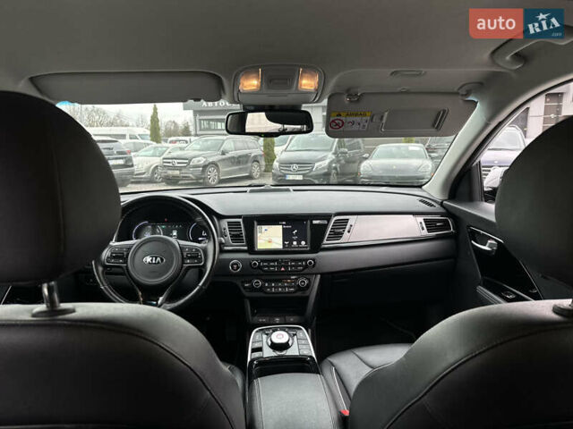 Серый Киа Niro, объемом двигателя 0 л и пробегом 120 тыс. км за 18600 $, фото 19 на Automoto.ua