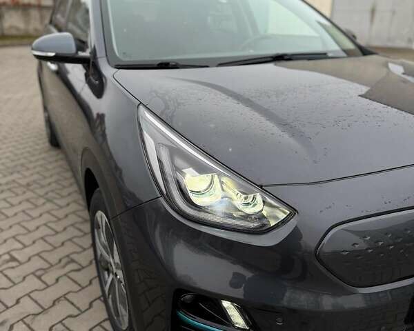 Серый Киа Niro, объемом двигателя 0 л и пробегом 110 тыс. км за 18250 $, фото 7 на Automoto.ua