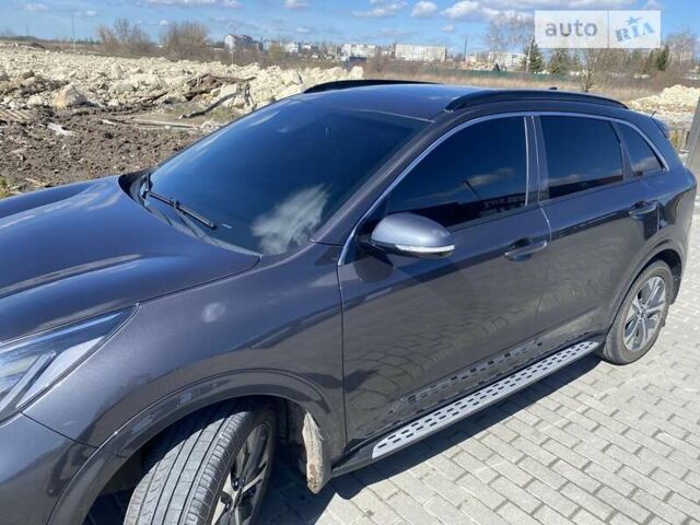 Сірий Кіа Niro, об'ємом двигуна 0 л та пробігом 120 тис. км за 21500 $, фото 1 на Automoto.ua