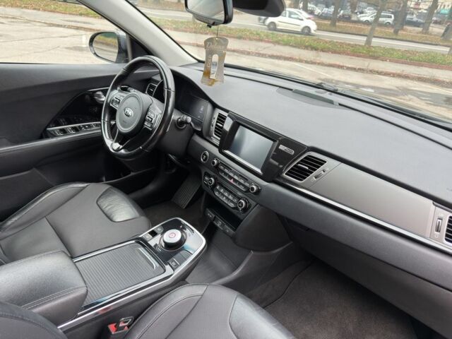 Серый Киа Niro, объемом двигателя 0 л и пробегом 67 тыс. км за 16800 $, фото 14 на Automoto.ua