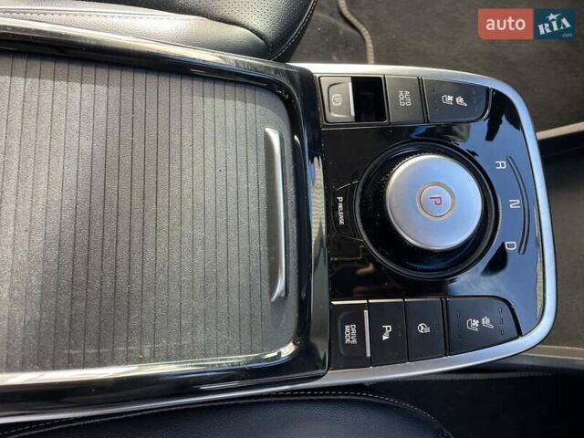 Серый Киа Niro, объемом двигателя 0 л и пробегом 84 тыс. км за 17960 $, фото 18 на Automoto.ua