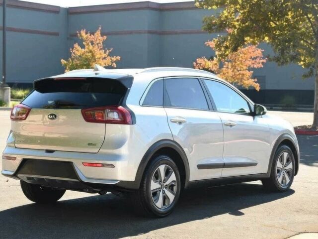 Сірий Кіа Niro, об'ємом двигуна 1.6 л та пробігом 38 тис. км за 4100 $, фото 4 на Automoto.ua