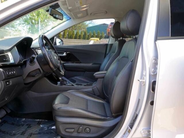 Сірий Кіа Niro, об'ємом двигуна 1.6 л та пробігом 50 тис. км за 13000 $, фото 5 на Automoto.ua