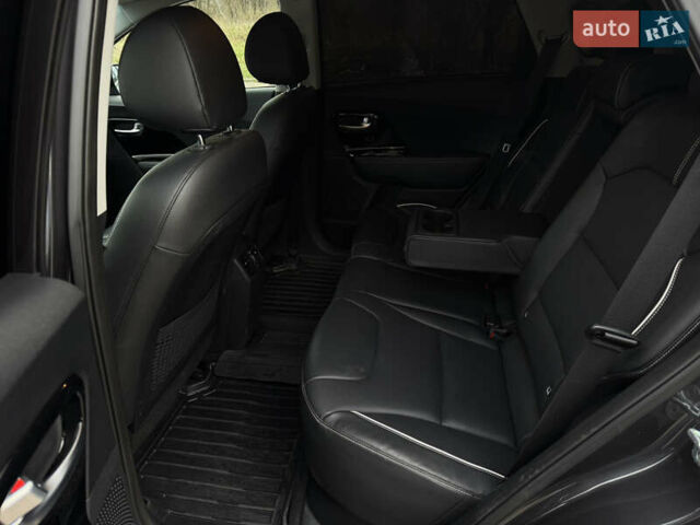 Сірий Кіа Niro, об'ємом двигуна 0 л та пробігом 101 тис. км за 16800 $, фото 10 на Automoto.ua