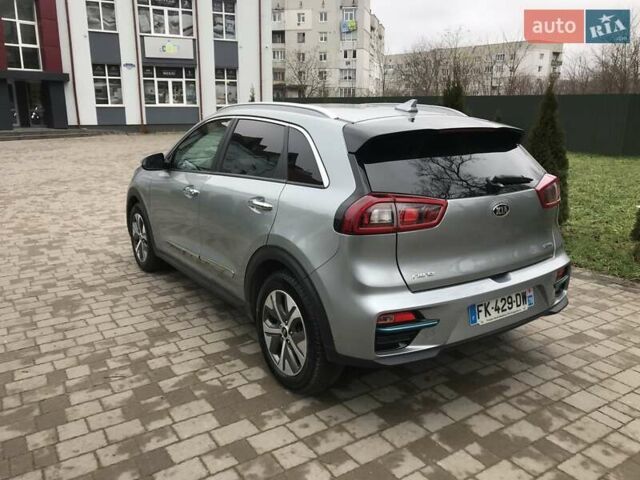 Серый Киа Niro, объемом двигателя 0 л и пробегом 100 тыс. км за 18750 $, фото 5 на Automoto.ua