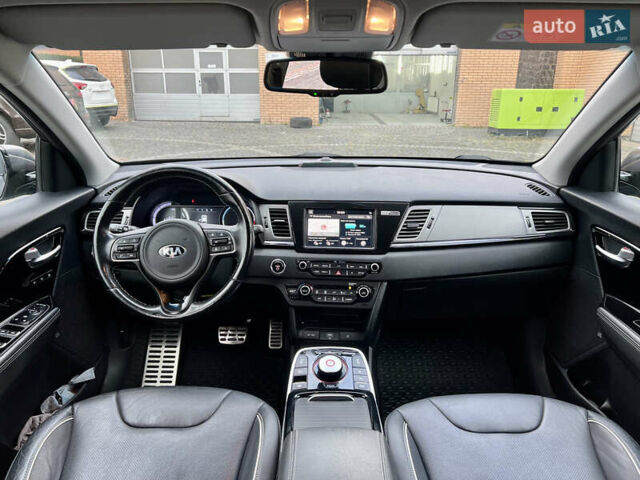 Серый Киа Niro, объемом двигателя 0 л и пробегом 116 тыс. км за 17990 $, фото 35 на Automoto.ua