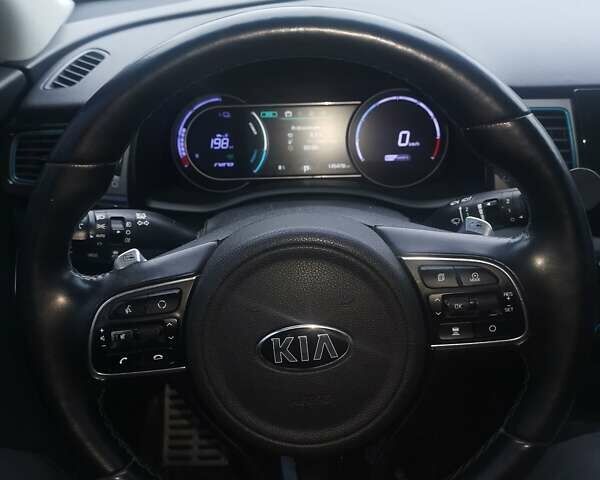 Серый Киа Niro, объемом двигателя 0 л и пробегом 179 тыс. км за 15800 $, фото 19 на Automoto.ua