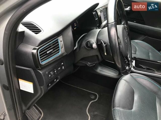 Серый Киа Niro, объемом двигателя 0 л и пробегом 100 тыс. км за 18750 $, фото 14 на Automoto.ua