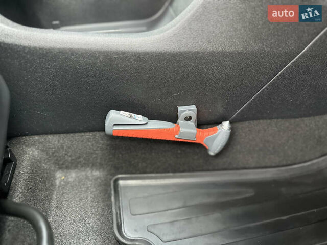 Серый Киа Niro, объемом двигателя 0 л и пробегом 157 тыс. км за 16999 $, фото 50 на Automoto.ua