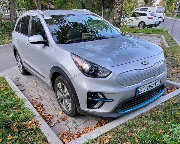 Серый Киа Niro, объемом двигателя 0 л и пробегом 245 тыс. км за 16999 $, фото 2 на Automoto.ua