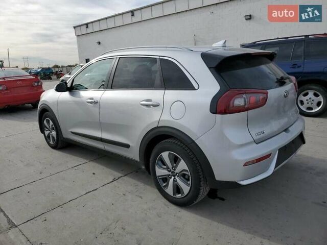 Серый Киа Niro, объемом двигателя 1.58 л и пробегом 131 тыс. км за 3400 $, фото 1 на Automoto.ua