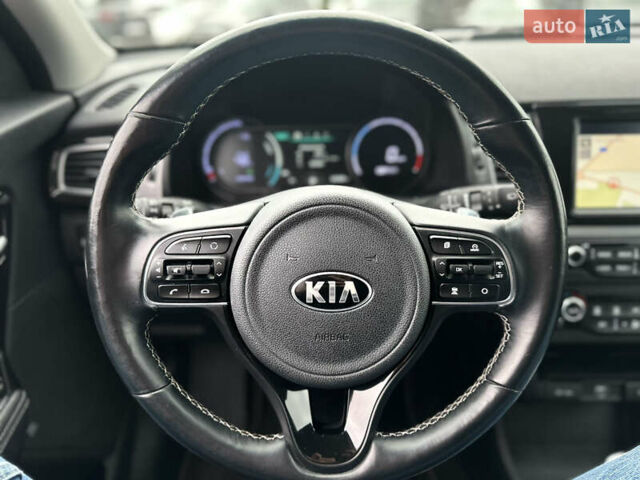 Серый Киа Niro, объемом двигателя 0 л и пробегом 120 тыс. км за 18600 $, фото 12 на Automoto.ua