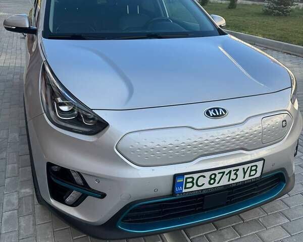 Сірий Кіа Niro, об'ємом двигуна 0 л та пробігом 121 тис. км за 17600 $, фото 11 на Automoto.ua