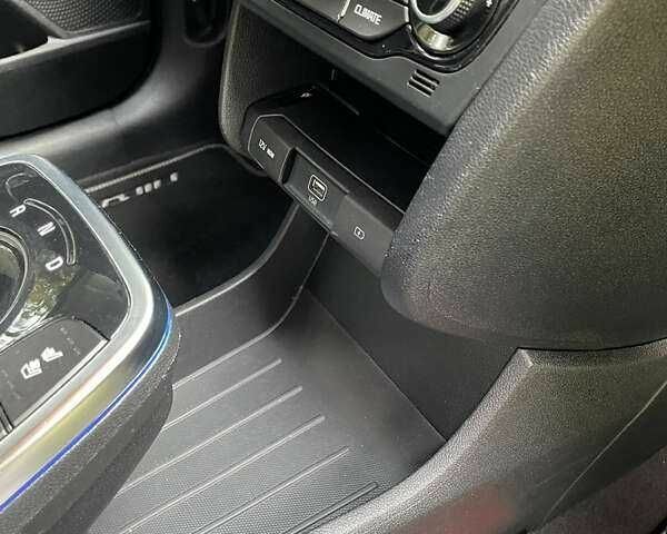 Серый Киа Niro, объемом двигателя 0 л и пробегом 129 тыс. км за 14999 $, фото 14 на Automoto.ua