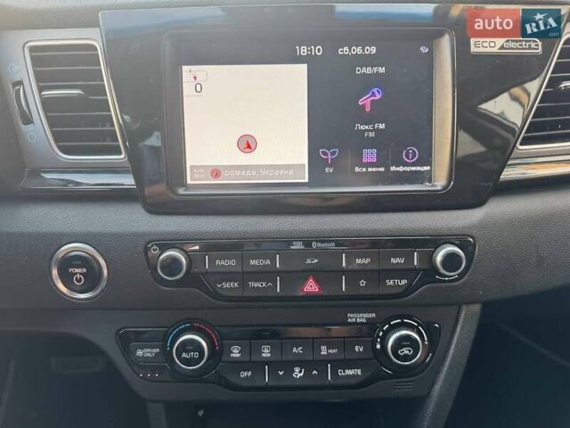 Сірий Кіа Niro, об'ємом двигуна 0 л та пробігом 121 тис. км за 17600 $, фото 2 на Automoto.ua