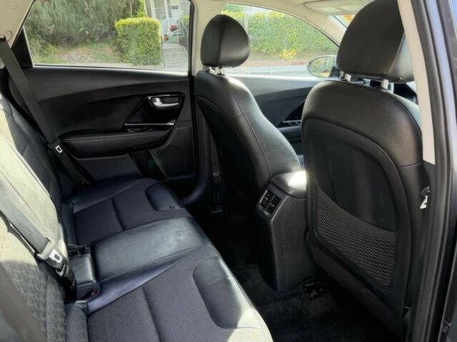 Серый Киа Niro, объемом двигателя 1.6 л и пробегом 33 тыс. км за 7800 $, фото 9 на Automoto.ua