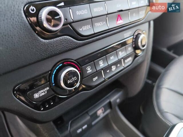 Серый Киа Niro, объемом двигателя 0 л и пробегом 129 тыс. км за 18555 $, фото 27 на Automoto.ua