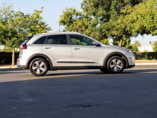 Сірий Кіа Niro, об'ємом двигуна 1.6 л та пробігом 48 тис. км за 8900 $, фото 7 на Automoto.ua