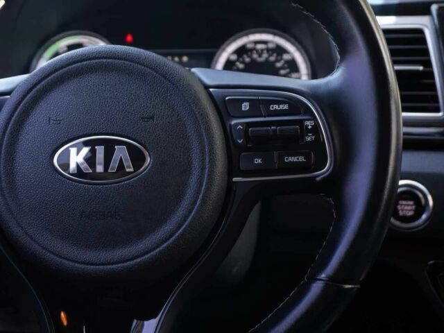 Сірий Кіа Niro, об'ємом двигуна 1.6 л та пробігом 50 тис. км за 13000 $, фото 11 на Automoto.ua