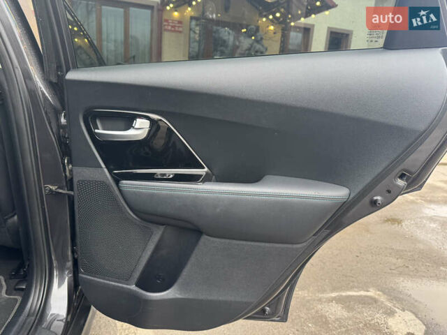 Серый Киа Niro, объемом двигателя 0 л и пробегом 148 тыс. км за 16950 $, фото 46 на Automoto.ua