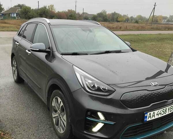 Киа Niro 2019 в Белой Церкве на Automoto.ua Серый Киа Niro, объемом двигателя 0 л и пробегом 137 тыс. км за 19000 $, фото 1 на Automoto.ua