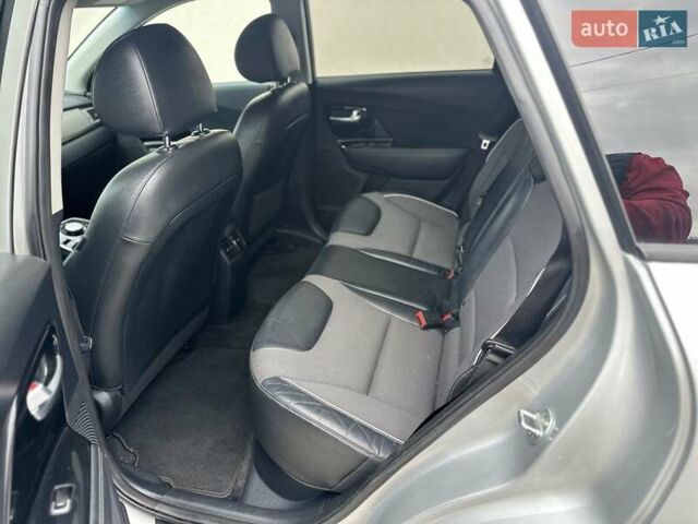 Сірий Кіа Niro, об'ємом двигуна 0 л та пробігом 110 тис. км за 16400 $, фото 17 на Automoto.ua