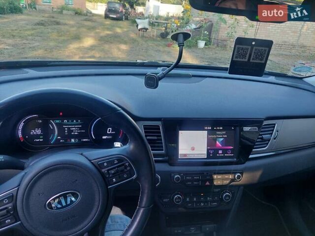 Серый Киа Niro, объемом двигателя 0 л и пробегом 118 тыс. км за 18944 $, фото 4 на Automoto.ua