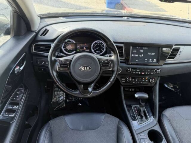 Серый Киа Niro, объемом двигателя 1.6 л и пробегом 33 тыс. км за 7800 $, фото 6 на Automoto.ua