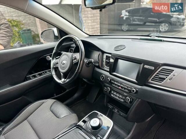 Сірий Кіа Niro, об'ємом двигуна 0 л та пробігом 110 тис. км за 16400 $, фото 21 на Automoto.ua