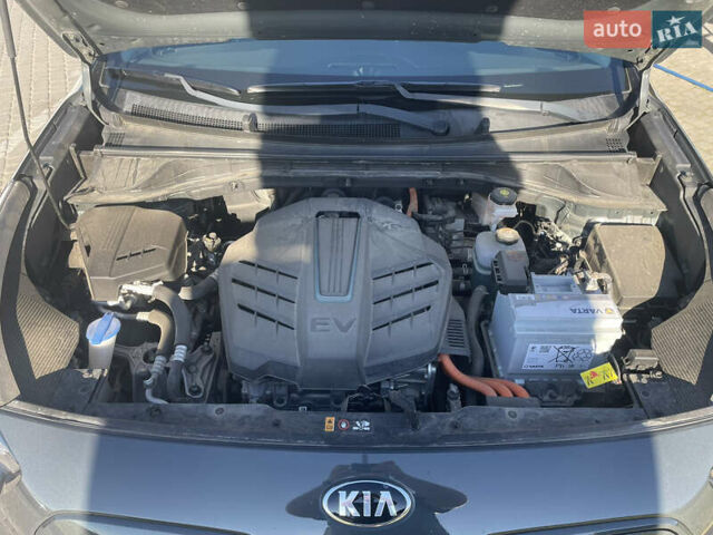 Киа Niro 2019 в Львове на Automoto.ua Серый Киа Niro, объемом двигателя 0 л и пробегом 89 тыс. км за 21300 $, фото 6 на Automoto.ua