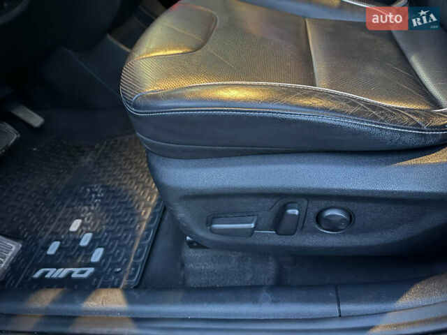 Серый Киа Niro, объемом двигателя 0 л и пробегом 157 тыс. км за 17900 $, фото 32 на Automoto.ua