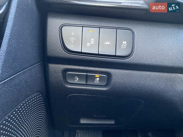 Сірий Кіа Niro, об'ємом двигуна 0 л та пробігом 295 тис. км за 15700 $, фото 16 на Automoto.ua