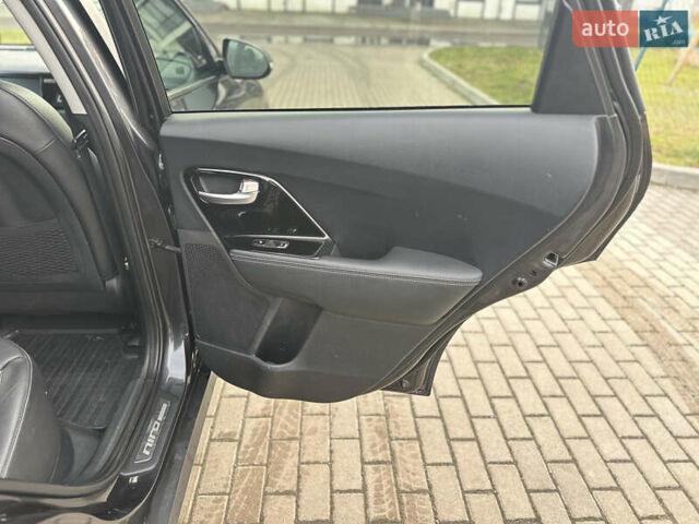 Серый Киа Niro, объемом двигателя 0 л и пробегом 157 тыс. км за 16999 $, фото 46 на Automoto.ua