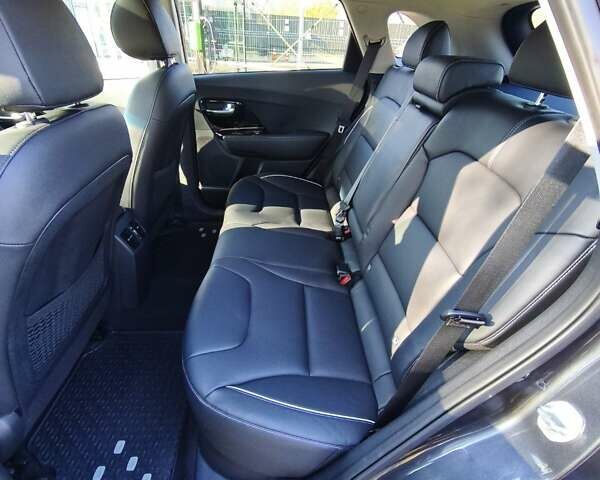 Сірий Кіа Niro, об'ємом двигуна 0 л та пробігом 154 тис. км за 18000 $, фото 35 на Automoto.ua