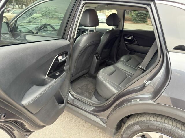 Серый Киа Niro, объемом двигателя 0 л и пробегом 67 тыс. км за 16800 $, фото 10 на Automoto.ua