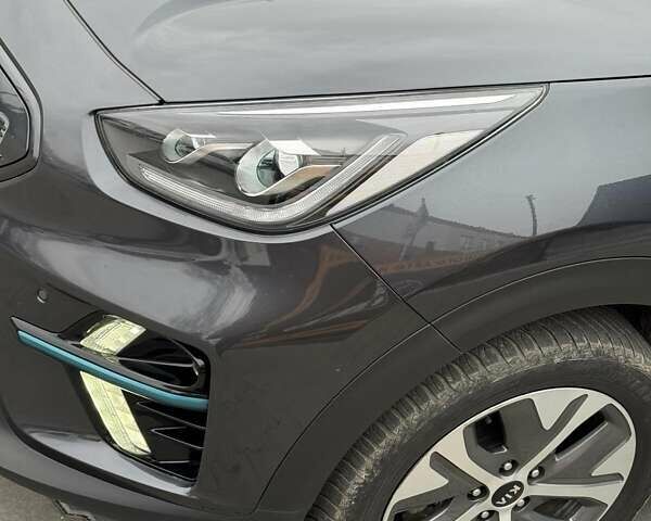 Серый Киа Niro, объемом двигателя 0 л и пробегом 143 тыс. км за 19100 $, фото 1 на Automoto.ua