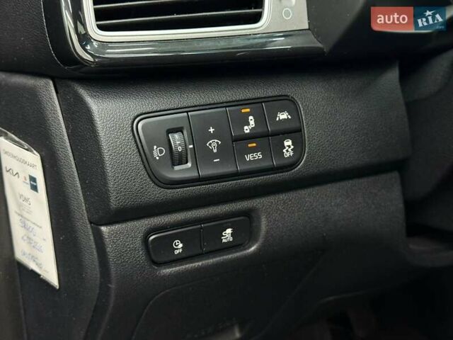 Сірий Кіа Niro, об'ємом двигуна 0 л та пробігом 93 тис. км за 18737 $, фото 18 на Automoto.ua