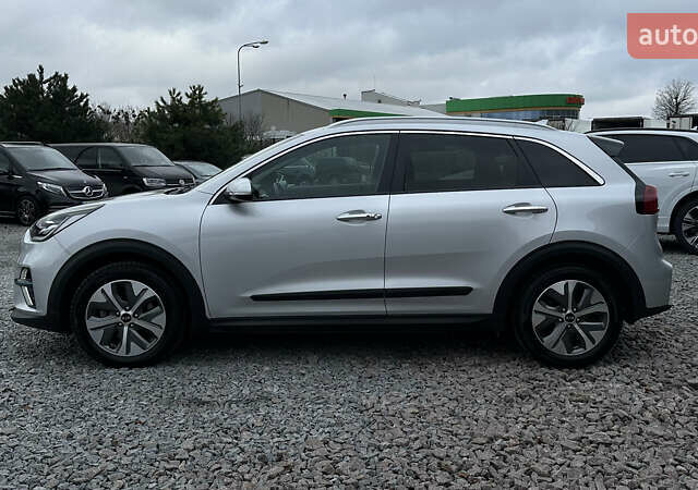 Серый Киа Niro, объемом двигателя 0 л и пробегом 120 тыс. км за 18600 $, фото 3 на Automoto.ua