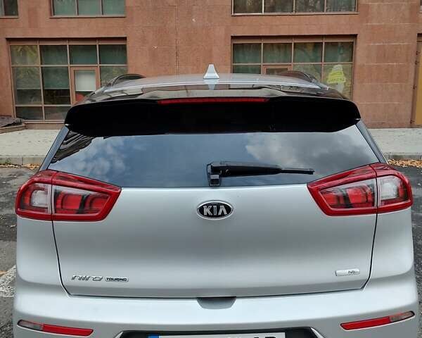 Сірий Кіа Niro, об'ємом двигуна 1.58 л та пробігом 84 тис. км за 17200 $, фото 25 на Automoto.ua