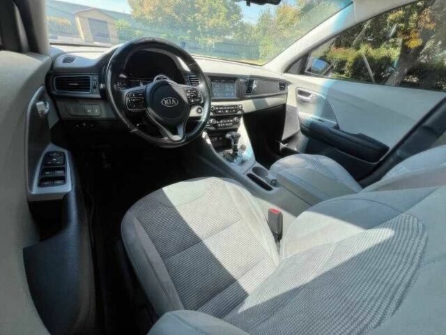 Серый Киа Niro, объемом двигателя 1.6 л и пробегом 88 тыс. км за 4600 $, фото 8 на Automoto.ua