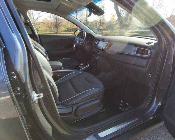 Сірий Кіа Niro, об'ємом двигуна 0 л та пробігом 154 тис. км за 18000 $, фото 50 на Automoto.ua