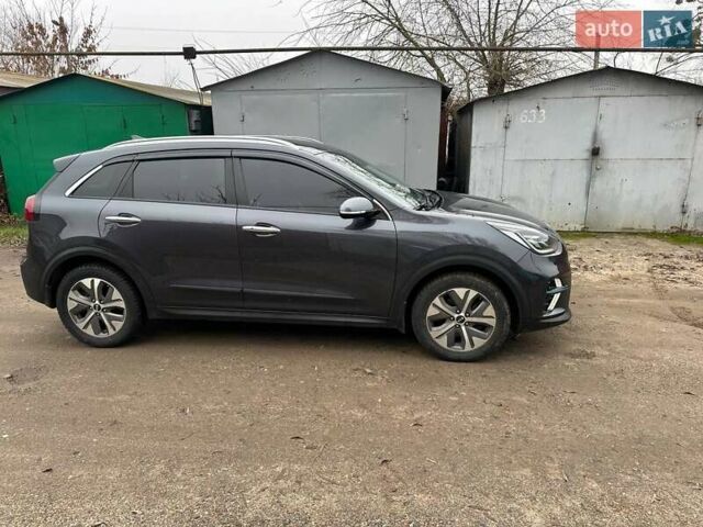 Серый Киа Niro, объемом двигателя 0 л и пробегом 179 тыс. км за 15800 $, фото 23 на Automoto.ua