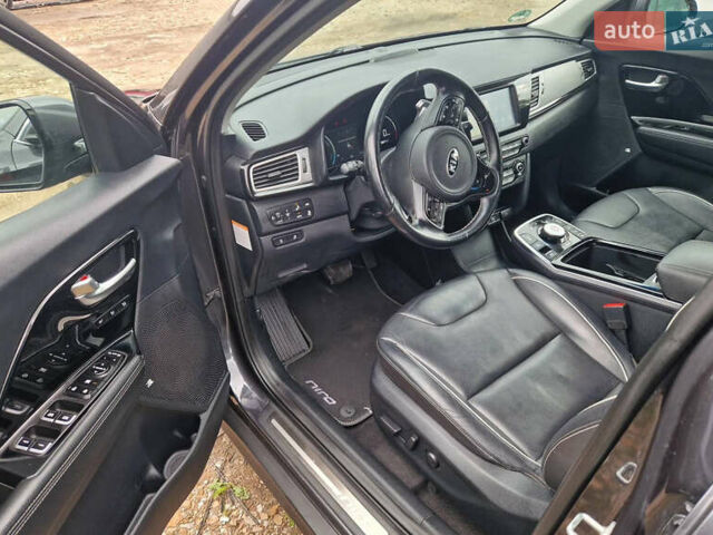 Серый Киа Niro, объемом двигателя 0 л и пробегом 142 тыс. км за 14500 $, фото 4 на Automoto.ua