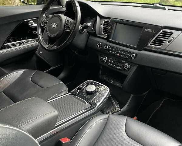 Серый Киа Niro, объемом двигателя 0 л и пробегом 129 тыс. км за 14999 $, фото 10 на Automoto.ua