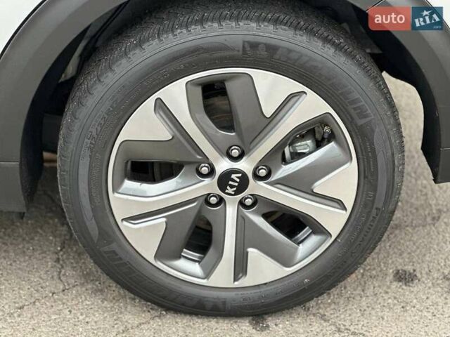 Киа Niro 2019 в Кривом Роге на Automoto.ua Серый Киа Niro, объемом двигателя 0 л и пробегом 27 тыс. км за 24000 $, фото 16 на Automoto.ua