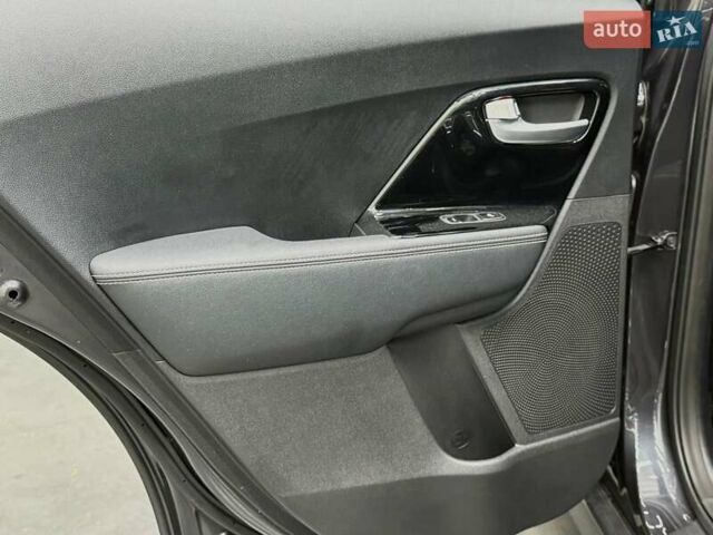 Сірий Кіа Niro, об'ємом двигуна 0 л та пробігом 93 тис. км за 18737 $, фото 25 на Automoto.ua